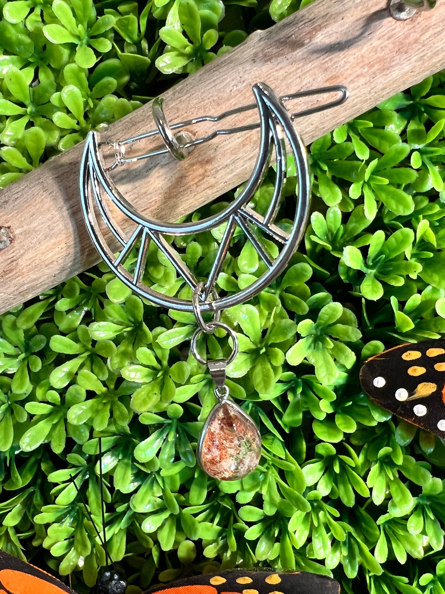 Garden Quartz Half Moon Clip